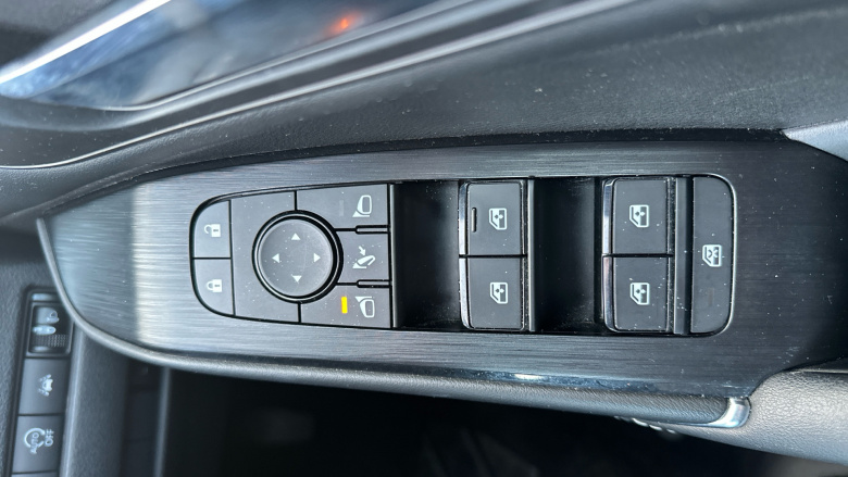 Nissan Qashqai 1.3 DiG-T MH 158 N-Connecta 5dr Xtronic Petrol Hatchback